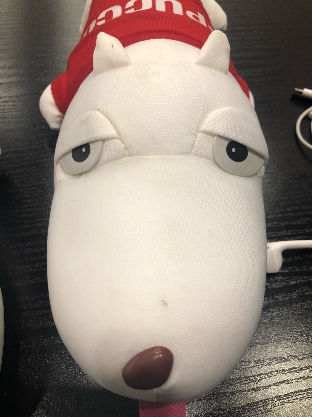 大小明显不一样,红色的还是脏的