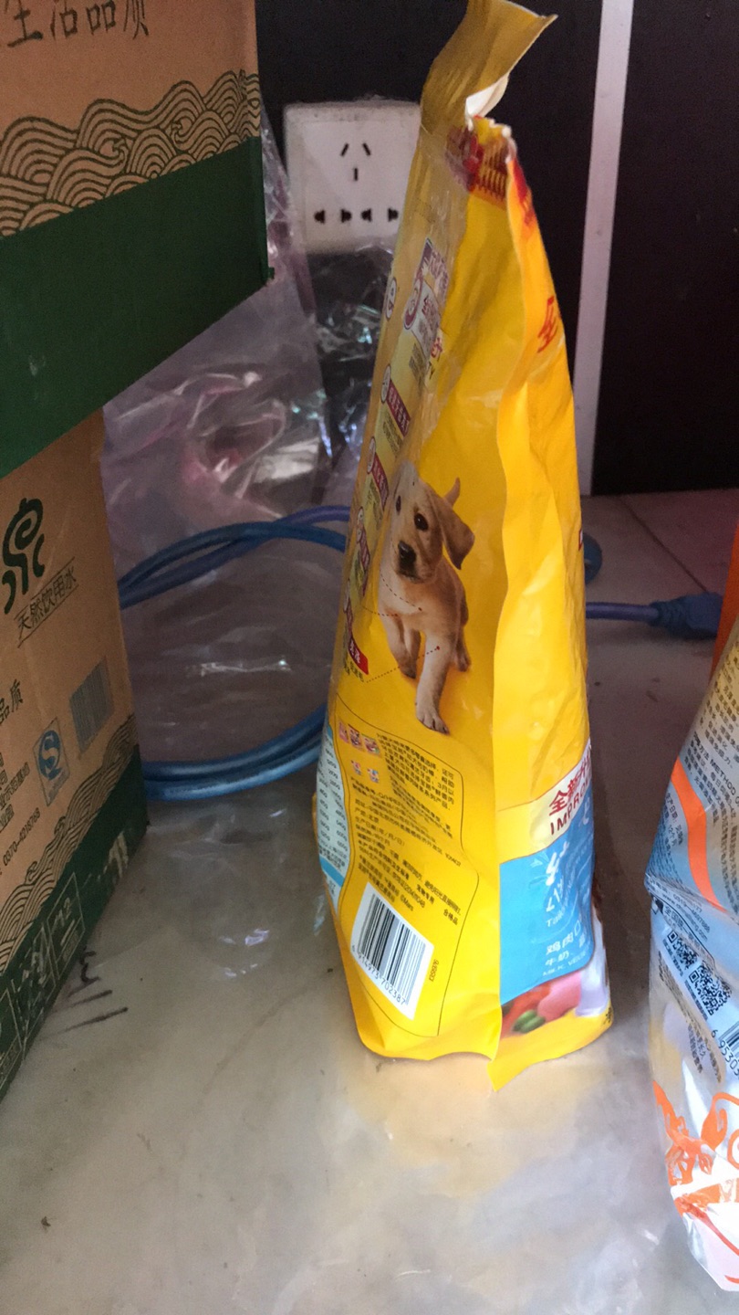 狗狗很爱吃。很开心。吃完再买