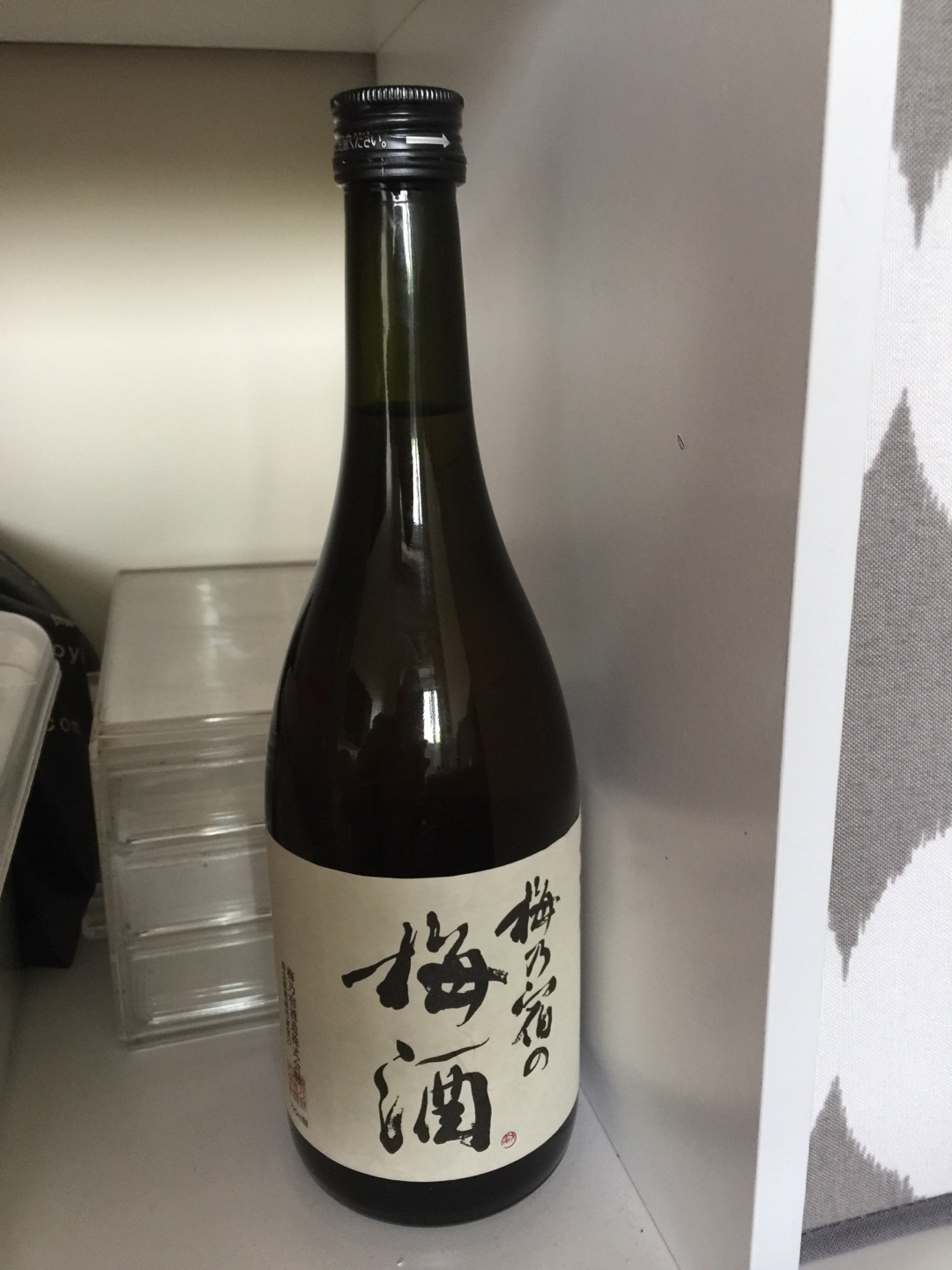 快递非常快,梅酒第二次购买非常好喝,适合女孩子喝甜甜的,日本产地,618买的很划算。