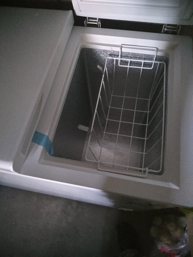 货物收到感觉还不错快递小哥态度也很好冷冻效果要用上几天才知道。就是服务的人员不给力。害得我多掏了*元
