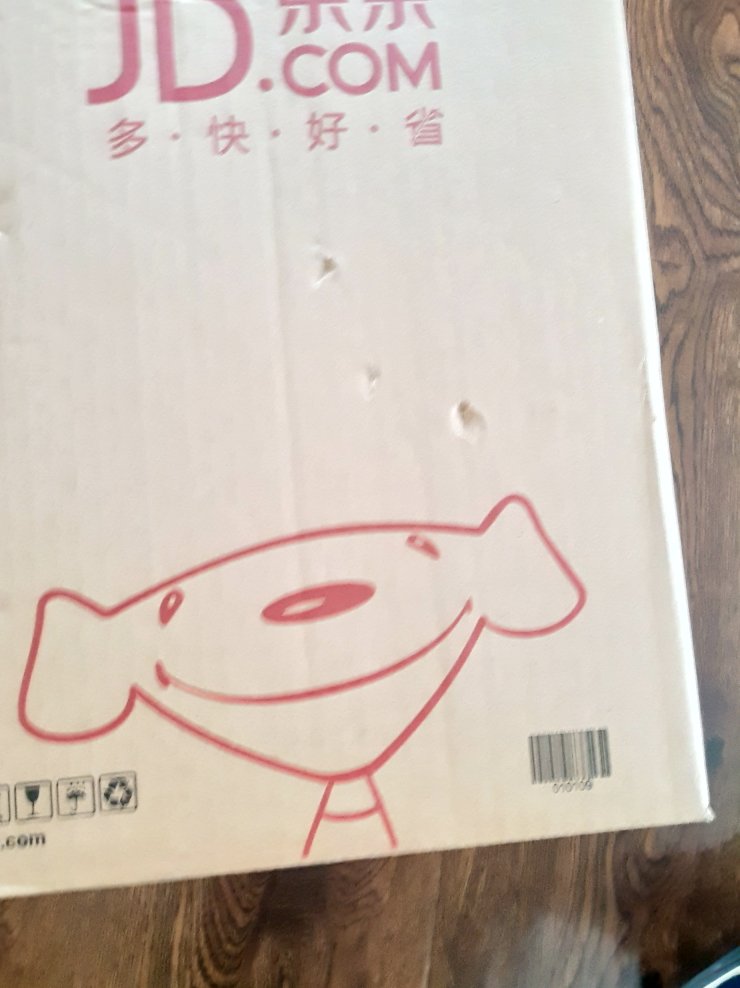 减100又减50,难得的优惠力度,立马买了一瓶,没想到送货时碎了,快递员二话没说给做了换货,两天后到手,实在是太满意了