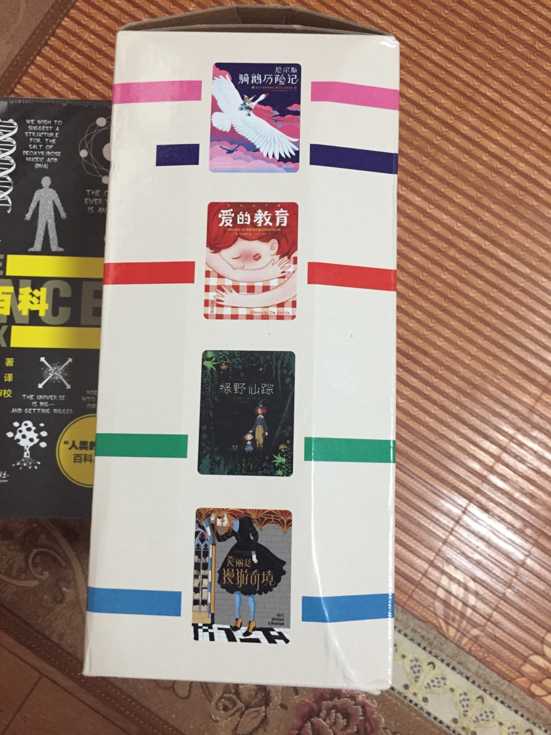 发货速度很快!物流更给力,做活动的时候买书特别合适,我也是服了自己,为了不浪费一张卷,买的这些书严重超龄!娃才两岁,还要屯好几年,但不买又难受,买回来更头发,看着就很难的样子,和孩子一起学习吧!