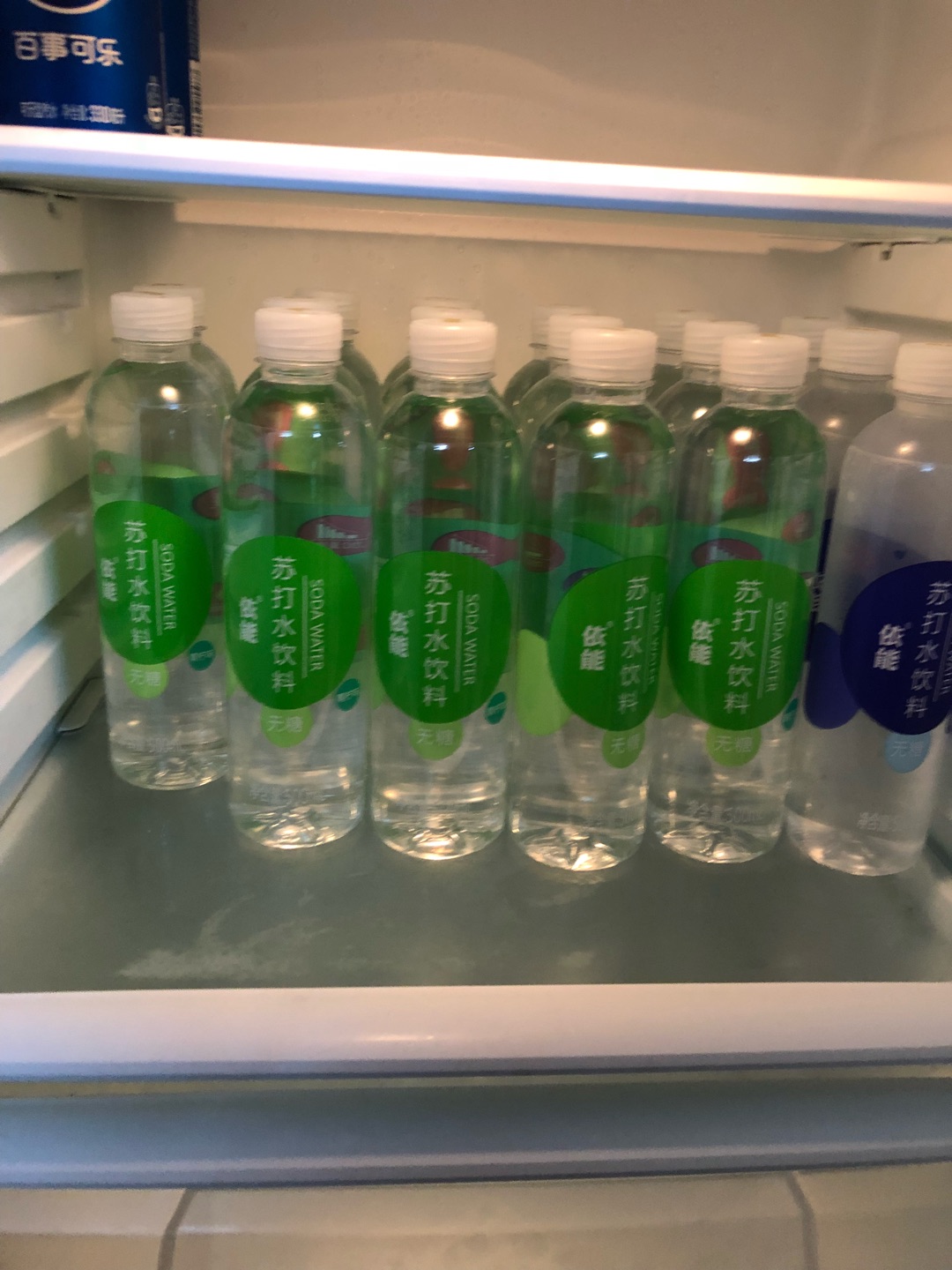 这一次买了青柠味来试一试,口感还是可以了,苏打水,嗯,最主要是看看他的那个无糖。