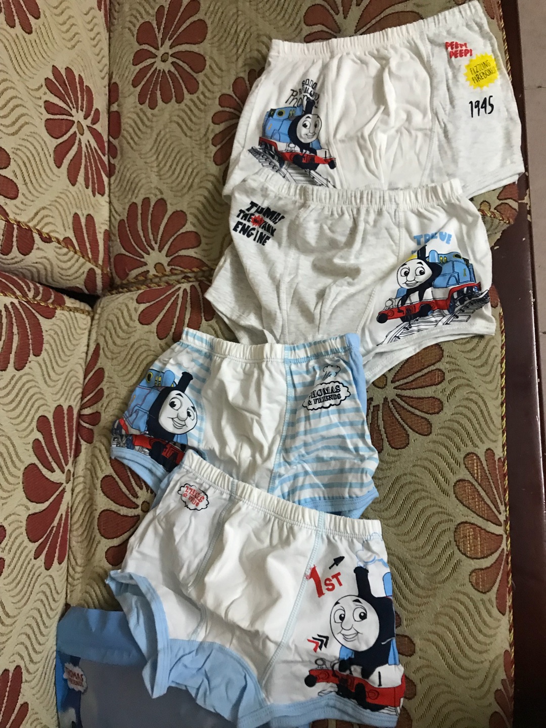 宝贝儿子很喜欢,凑单买有八折,可以,面料柔软舒服。