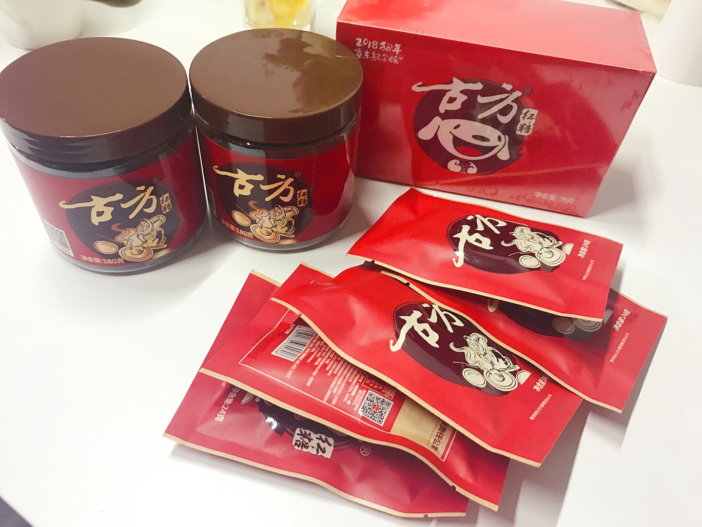 以前一直买罐装的,这次试试独立小包装的,还给了几个赠品,很不错