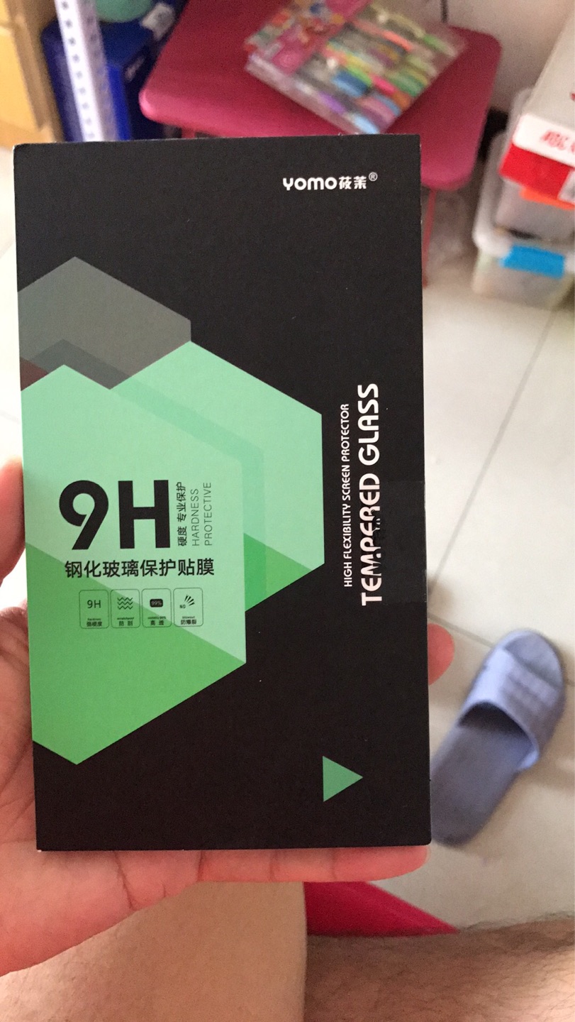 包装比较简单,两片装,价格便宜,刘海位置的缺比较大。