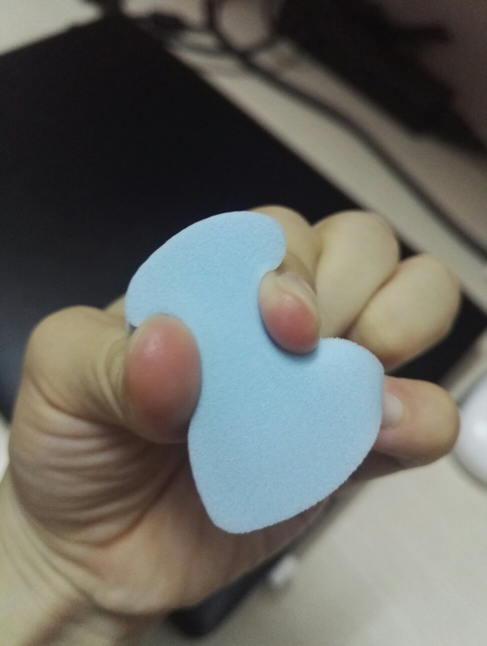 快递很快,一天就到了,快递就是不一样~质量还行,软软的,吸水后稍微一点点膨胀吧~~