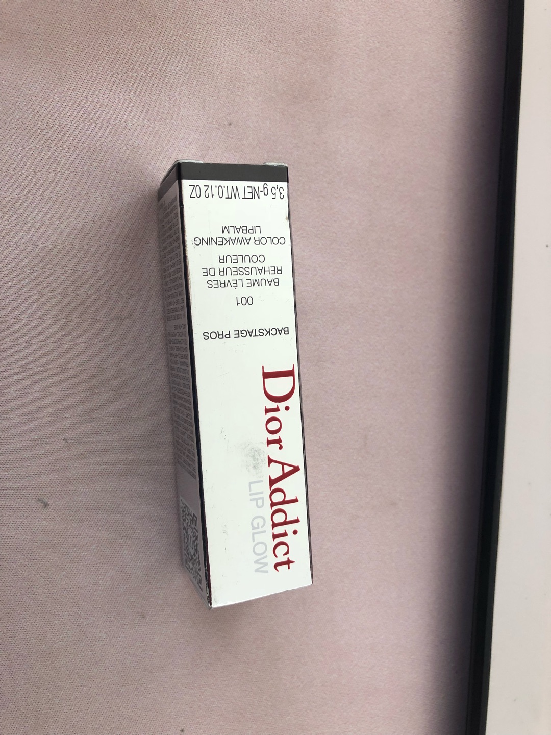 淡淡的荷花香味,更喜欢,颜色也很好看,查了一下,是正品,配送,一如既往地快,服务态度也很好