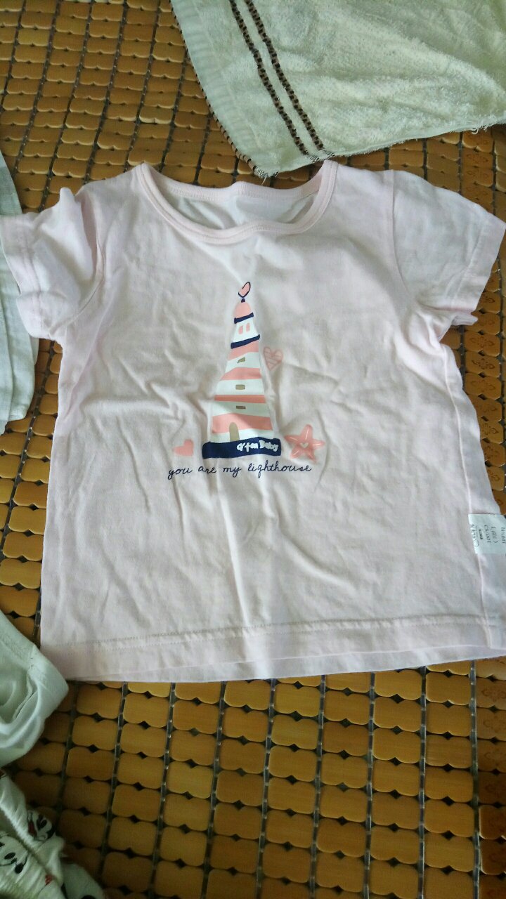 衣服不错,价格实惠,面料舒适,款式时尚!