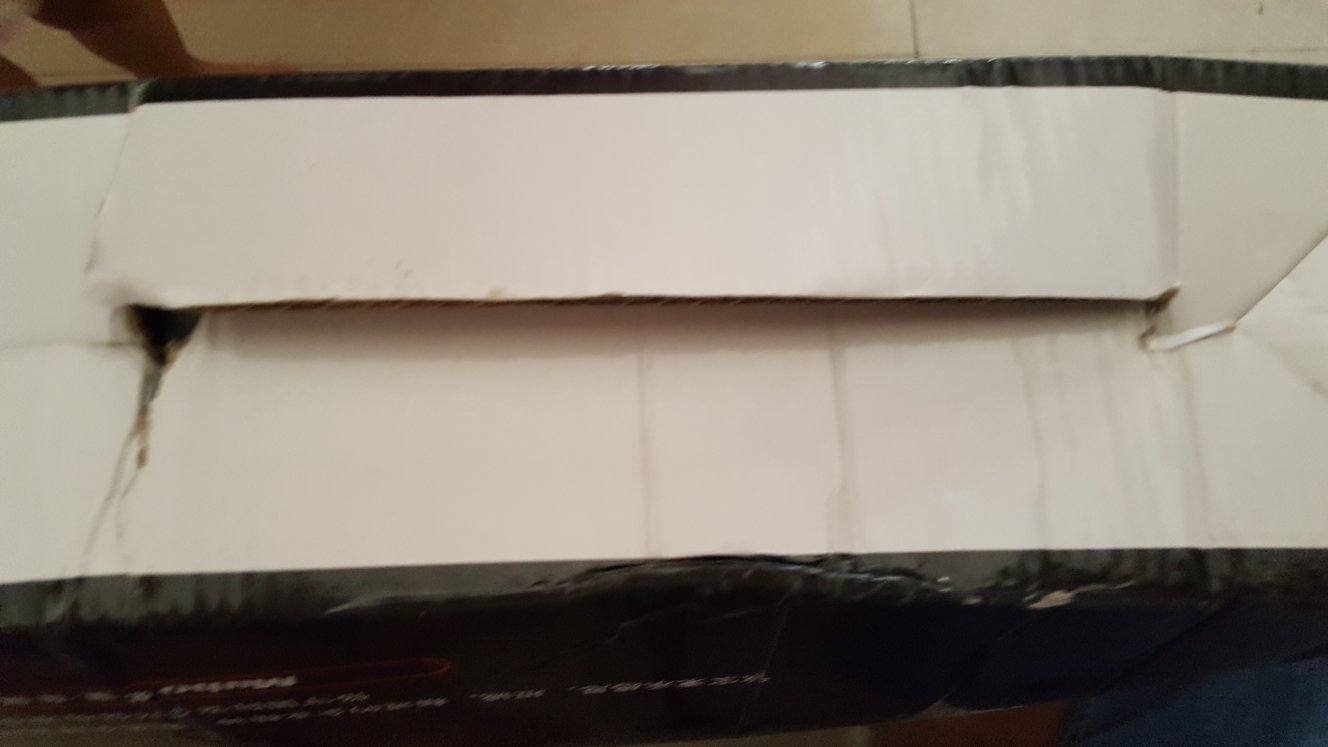 东西异味不大,装上之后的整体效果也还好,就是感觉这商家有点抠门,看看这个包装烂成什么样子了,弄的买家心里很不舒服没有顾客至上的感觉