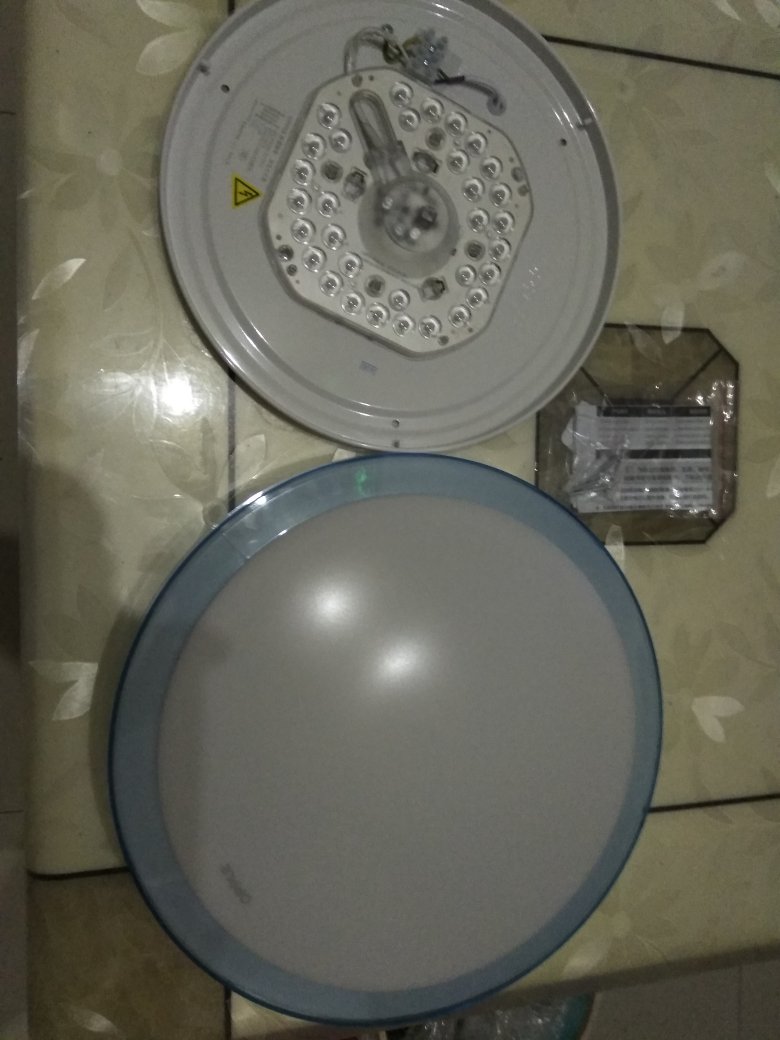 买大了,太亮了,比原来的节能灯强多了,只是安装要先钻孔,还得去借电钻