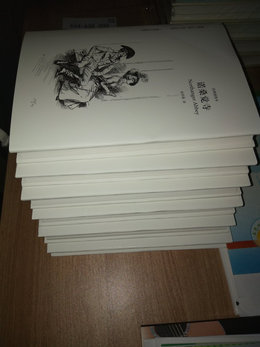 见证了三套奥斯丁文集,由于印次问题,放弃了两套,这套不能再错过了。这套六本书分别都是不同译者翻译的,也都是名家,各有千秋,并且分别有序,可见非常用心。另外还赠送六张明信片,也算意外之喜吧!