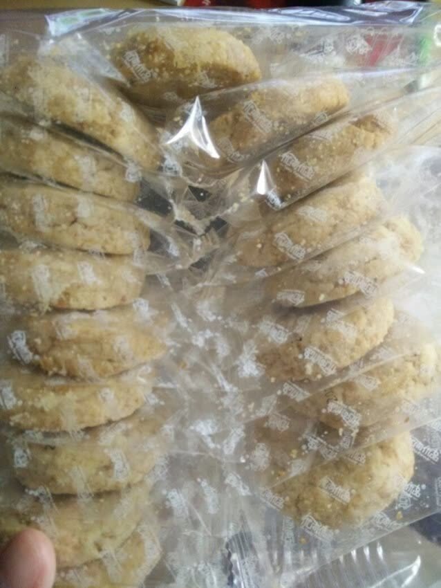 全麦的,味道还行,饿了的时候垫补一下挺好的,直接作为零食味道就欠了点