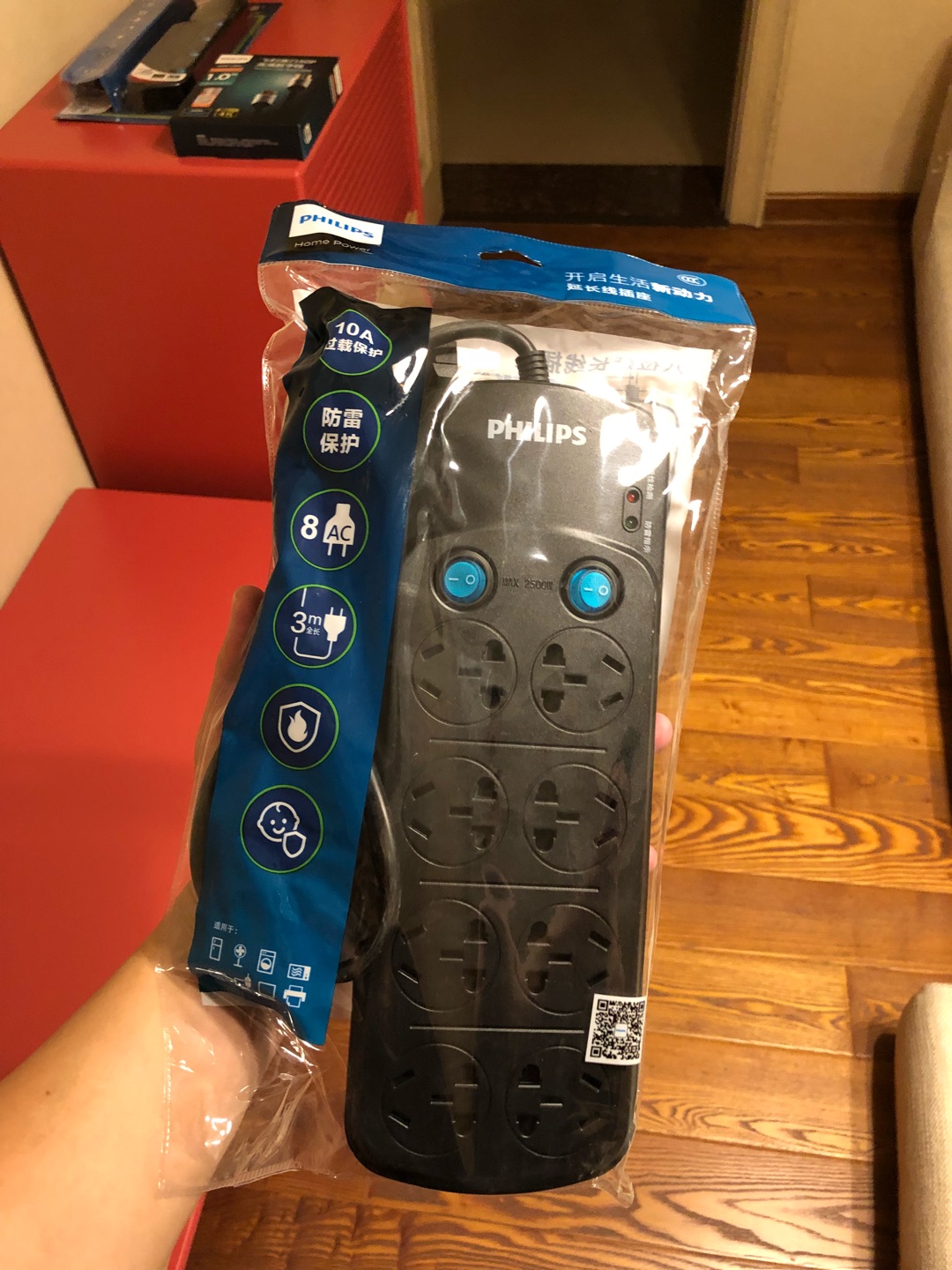 外观不错,是众多防浪涌中颜值和品质比较不错的。