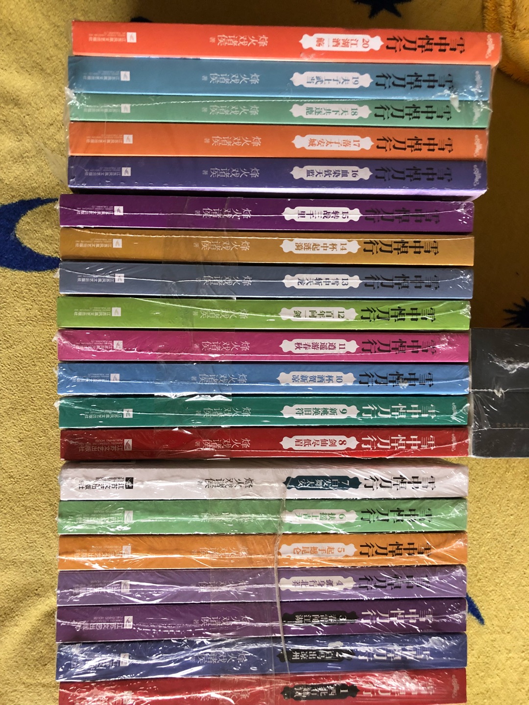 非常不错的一部小说,内容介绍非常的不错,可以看很长的时间,包装非常的不错,发货的速度非常的快,送货师傅非常好,活动的时候购买非常的合适,非常的满意,书非常非常的不错,希望活动越来越多。