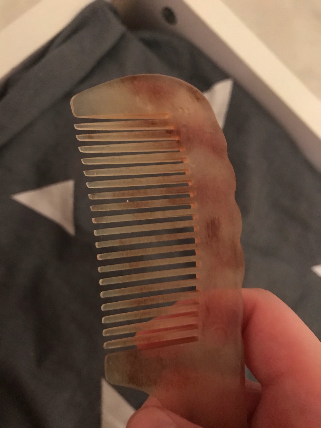 很小 比想象中小很多 但是蛮好梳的 还比较满意