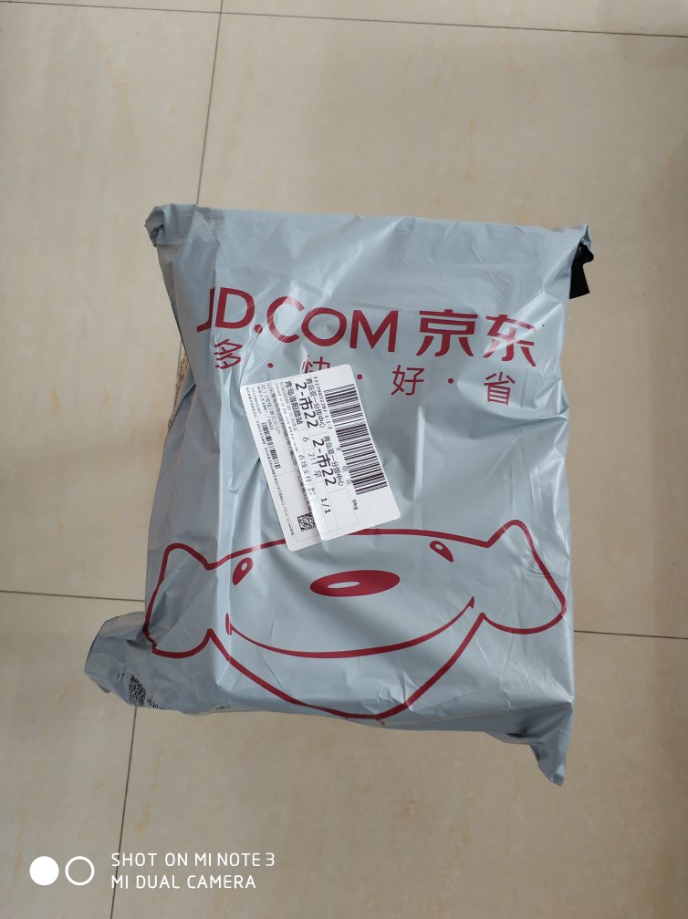 这是我自己用,第三个极由了,第2个是极4增强,不到半年坏了,相信极由,就又买了一个极3,说是千兆的,去年给别人买了一个没介绍是千兆口的,现在又升级了,安装后,测速88兆,看来不千兆口,极4增强是双千兆测速达到99兆,上传2.1兆,买极由另一个理由,安装简单,在手机上就ok了,对我们这些不太懂的中年人,真是太方便了,第一个极3使用了二年,这个但愿能长久些,还有这个表面温度高,用手能感觉出来,其他的感觉不到,自营快递就是快,1天到了。