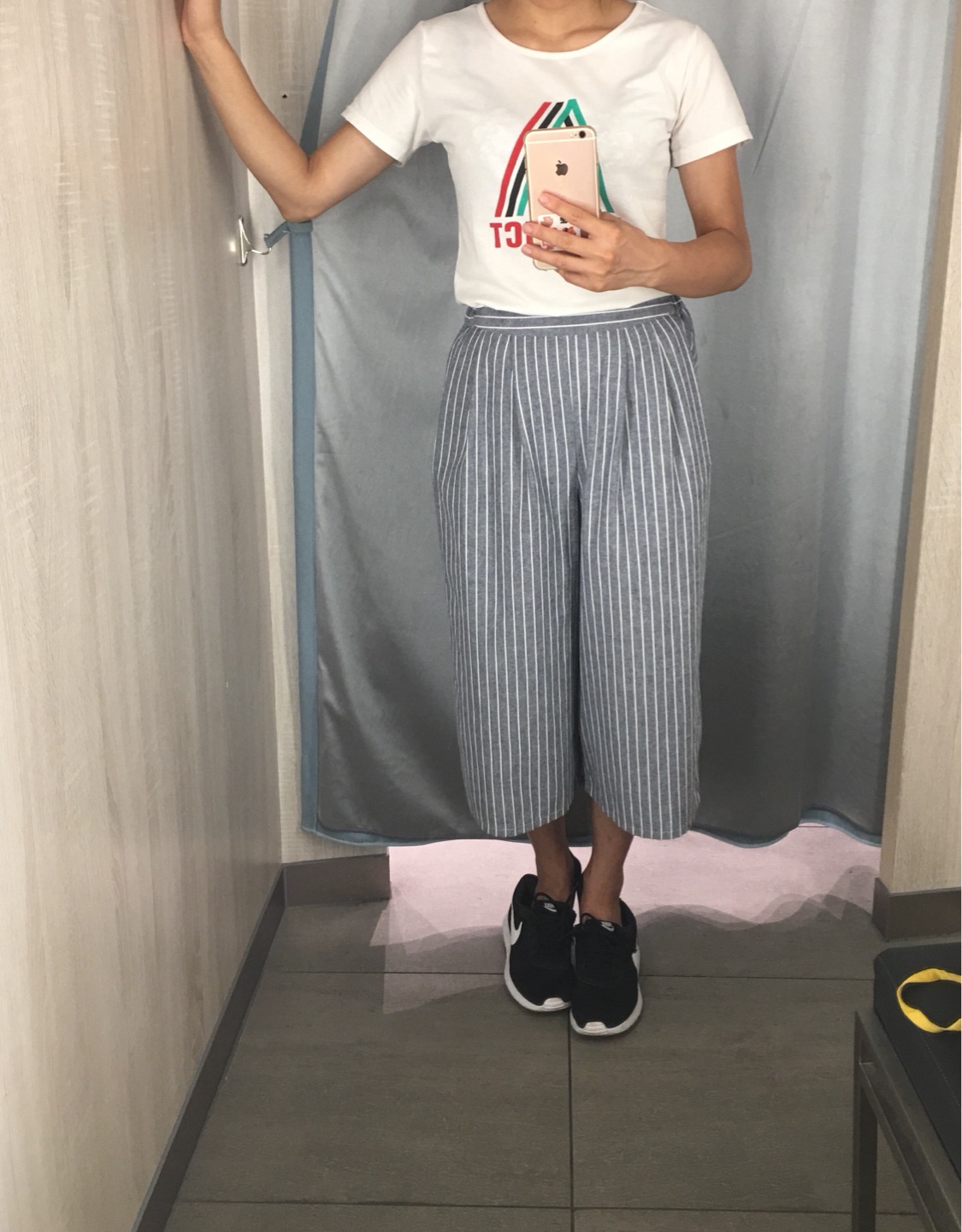 还好,但经常撞款。是正品吧,质量还可以,但没有想象中的舒适和柔软....
