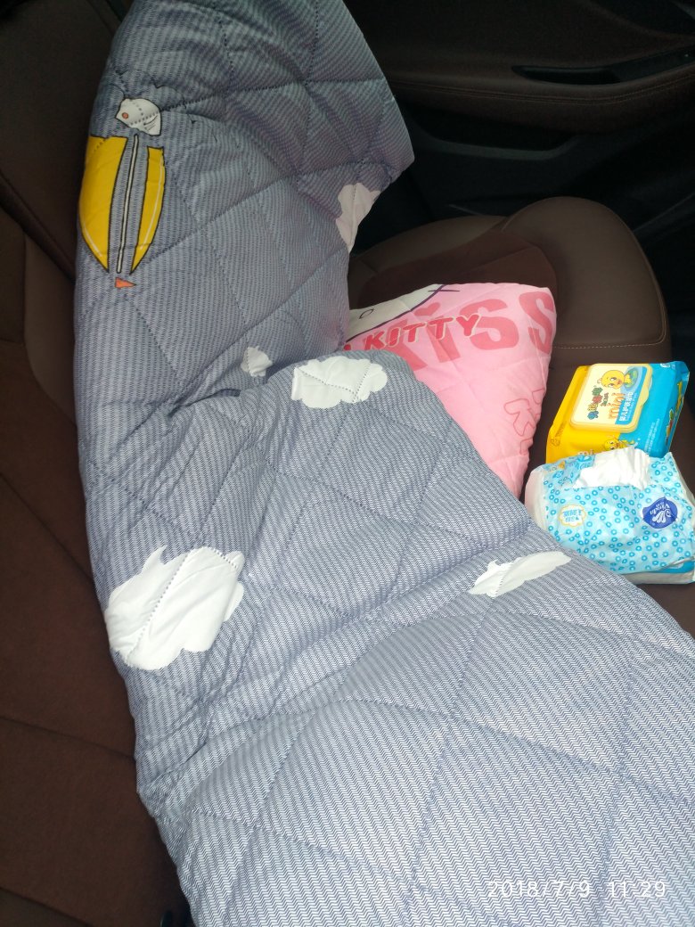么有异味 手感很好 非常好的一款夏凉被 物流一如既往的给力 相信!