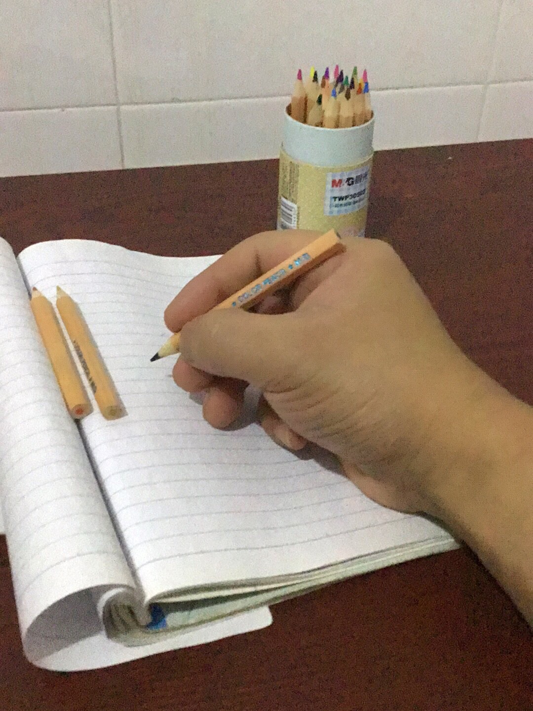 这么短的铅笔不知道是用来做什么的,难道是一次性用品,给一个心都是多余的!