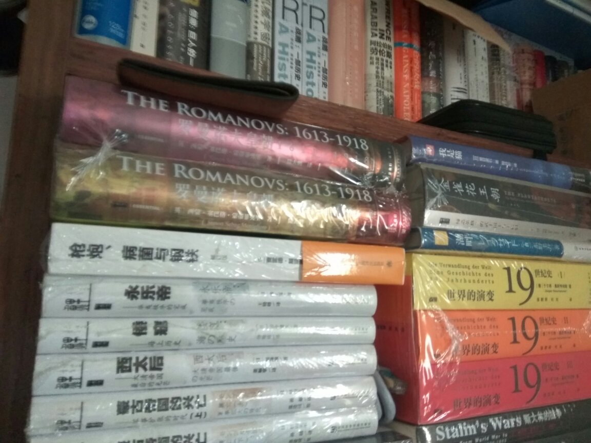 甲骨文的书内容不用多说,内容都有深度。书的装帧很精美,纸张和印刷质量都很好。每次图书活动都会囤很多的书,就是看得慢……