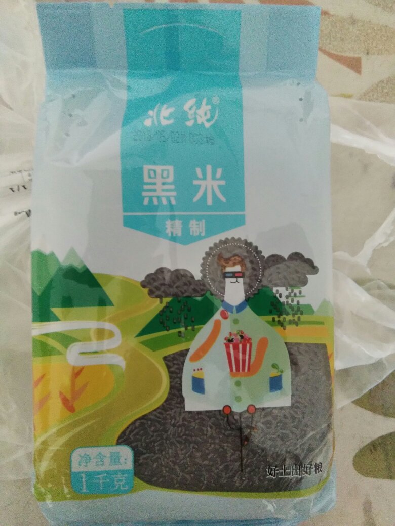 这个牌子的黑米是头一次买不知道口感怎么样?日期什么的,还是比较近的,包装也不错,等吃完之后再评价吧。