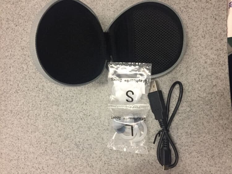 剁手买了一个,做了好久的思想工作,音质很好,就感觉这个充电的线太不配了