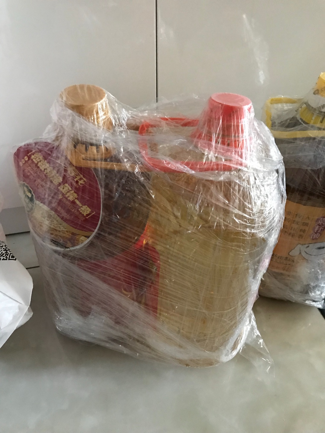 终于等到油做活动了,不过这次买的日期有些品牌的不怎么样,都是2017年11月或者12月的,保质期18个月,要抓紧时间吃才行。这款保质期还行,是2018年的!其他的还不错物流也快,包装也不错,没有漏!