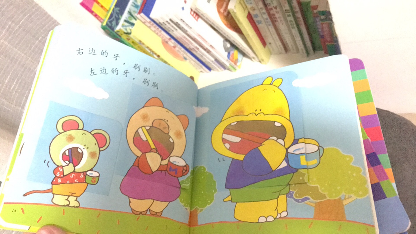 买100?50,满200?80,400块的书,120买到手,感觉赚了几个亿!搞活动真的很给力,书本都很漂亮,全部塑封,完好无损!大大的赞一个!