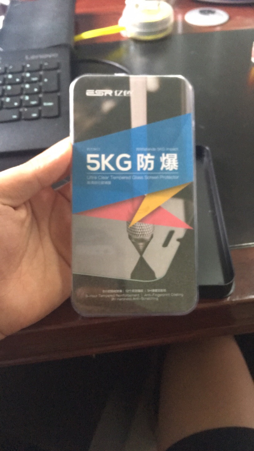 刚到货就贴了,果然正牌就是不一样,有导向框就是很好贴,自己动手贴的非常好,性价比高,五星