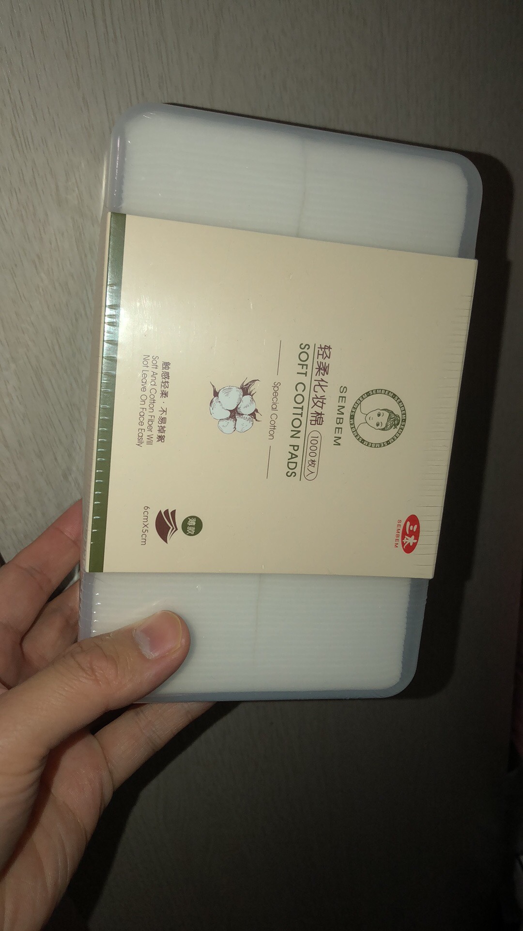 很大一盒,用起来很不错呢,感觉挺划算的。