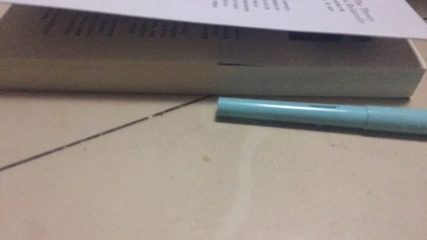 这本书还不错,不过对于小学生可能有些深奥,公式比较多。有一部分故事是在全文都贯穿了,所以说1个不了解一个故事,基本上文章有一部分就了解不了。总体来说不错,而且便宜实惠。建议初中孩子看。