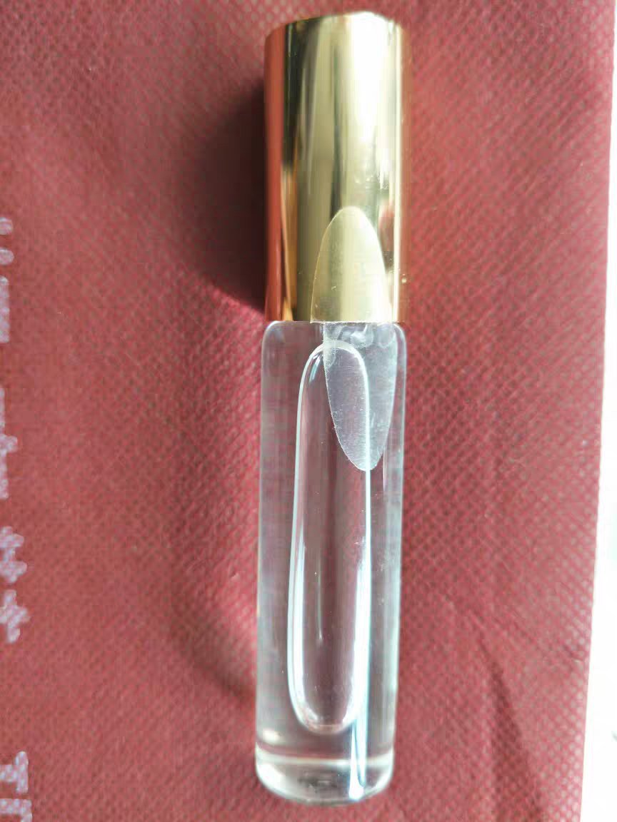 一直都挺喜欢雅芳走珠小香水的,香味持久不说还很方便携带,关键是能用挺久的,之前总有活动,后来挺长时间都没有活动了,趁着这回十一199-100多买点屯着,现在也不知道字数凑够了没,总之是一次愉快的购物,好评好评好评!