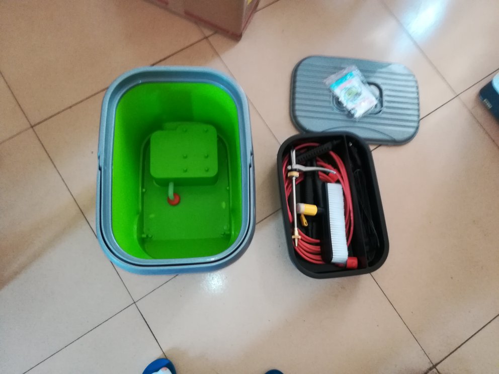做工精细,设计科学合理,移动方便,冲洗便捷灵活,噪音小,喷水量大小适宜,很喜欢,评满分5星!物流快捷,派送员服务热情,也评满分5星!