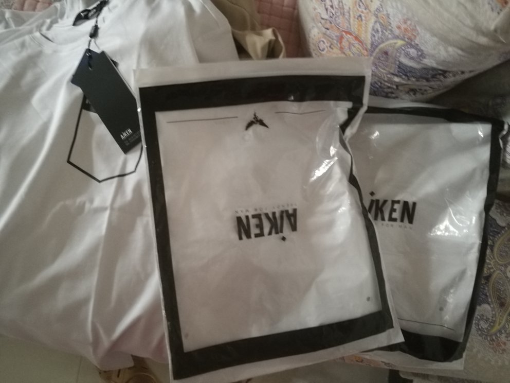 这个不错,挺好看的,做工挺工整的,面料挺板整的,起来挺舒服的,应该不会缩水的,大牌子大厂做的就是不错
