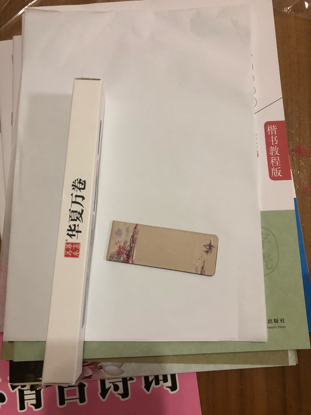买个孩子的,让孩子练字,每日一篇,坚持就会有变化。送货很快,凌晨拍的,晚上就到了,赶得及孩子周一上学。买了几种,还不错。