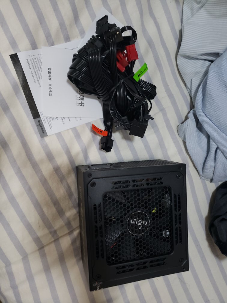 太,太高级了!之前用的朋友给配的台达450w台达的,GG了,连忙下单一个我经常给别人配的爱国者的,为了功率够特别买了600w的,这次点亮,非常开心。配过4,5个爱国者的电源,虽然稍微贵一点。但都没出过问题。