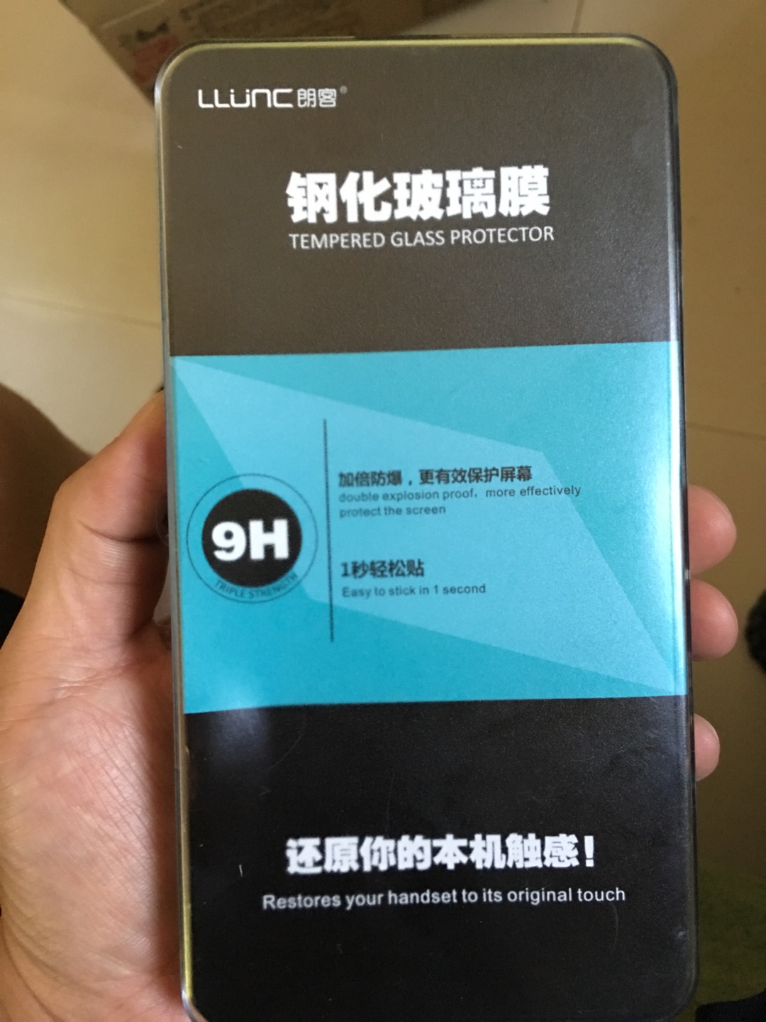 很不错,三片装,还有贴膜神器,简直是简单上手,贴出专业水平,很好,值得拥有!