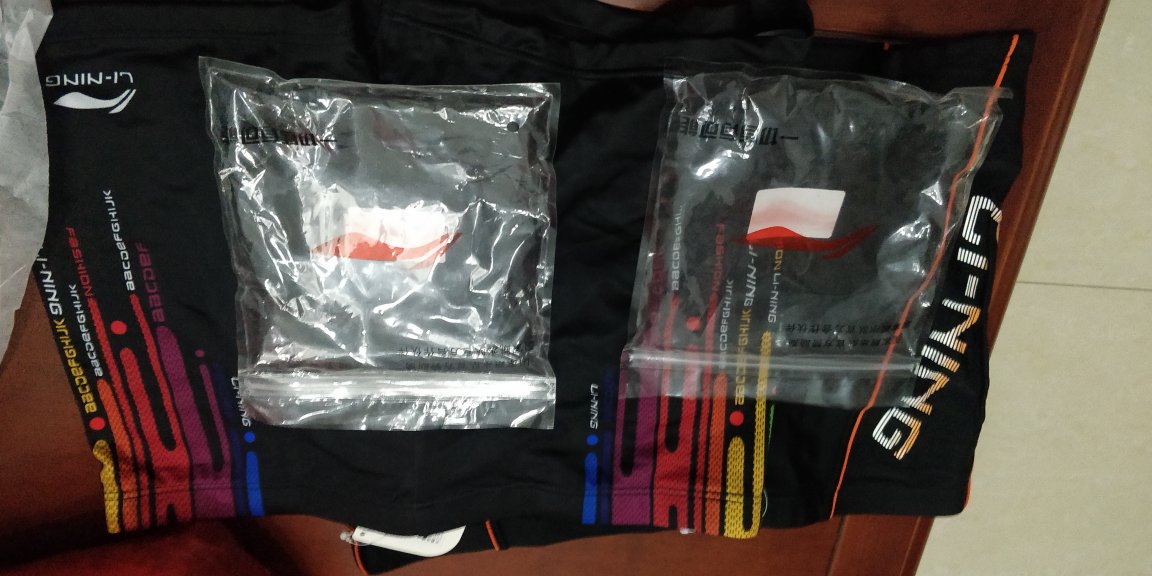 款式新颖,裤形美观,大小合适。