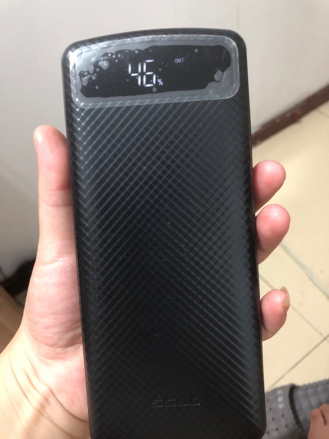 才用几回,充一次就剩46%,两部手里都充不了,还重的要死不说,还2万毫安,欺骗消费者嘛!还贼贵贼贵的!不服气
