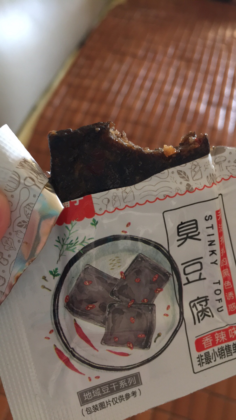 很小一块,很扁……没有三只松鼠和火宫殿的好吃