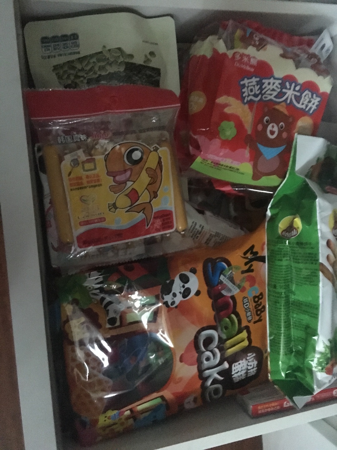 有毒,让我没完没了的深陷其中,不得不说优惠活动多,物美价廉,买到我手软,家里已经没有富裕的地方再继续囤货了,经常有些东西没用到就过期了,这也使我很是自责,再说一下的物流实在是给力,快递师傅服务也是相当到位;