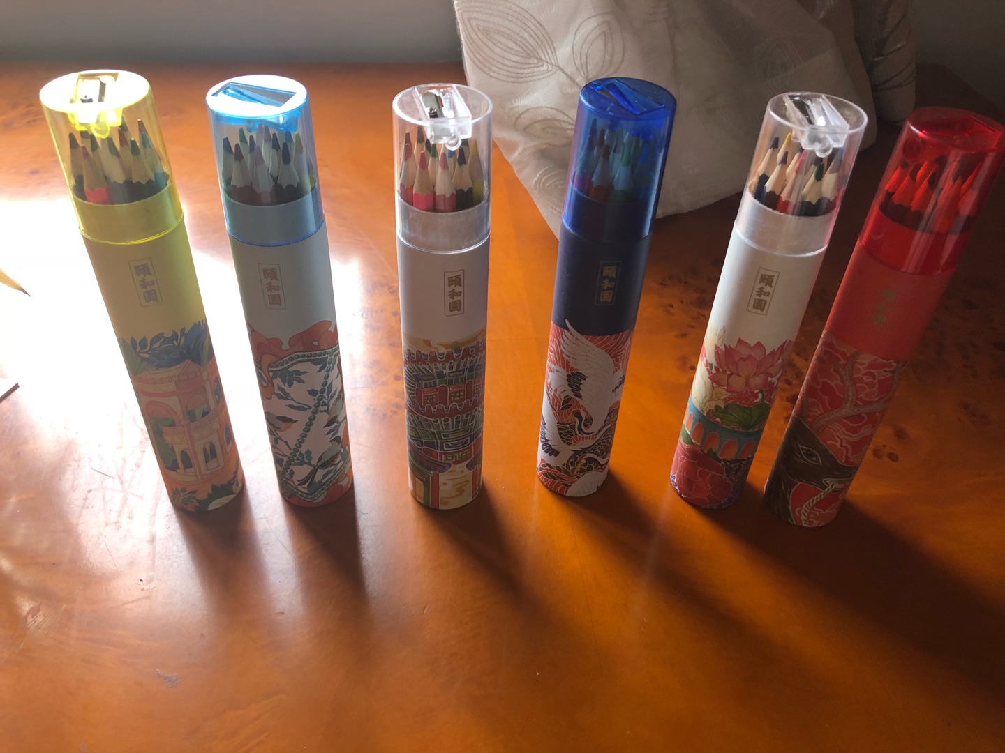 集齐6款召集神龙,古香古色,很美!质量非常好,与卖家描述的完全一致,非常满意,真的很喜欢,完全超出期望值,发货速度非常快,包装非常仔细、严实,物流公司服务态度很好,运送速度很快,很满意的一次购物