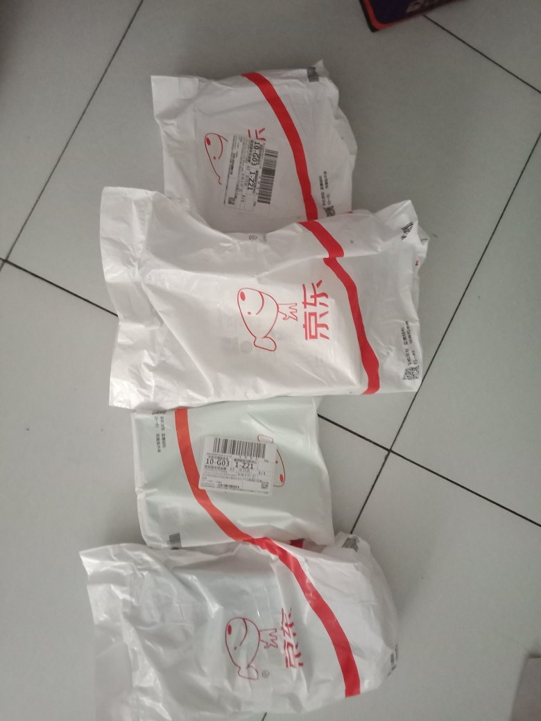 促销活动买的,超级划算,买时还怀疑产品质量,优惠力度这样大,质量会好吗?等收到货,发现自己的顾虑多余了,产品质量非常好,也适合小宝看,超级满意!买书信赖!