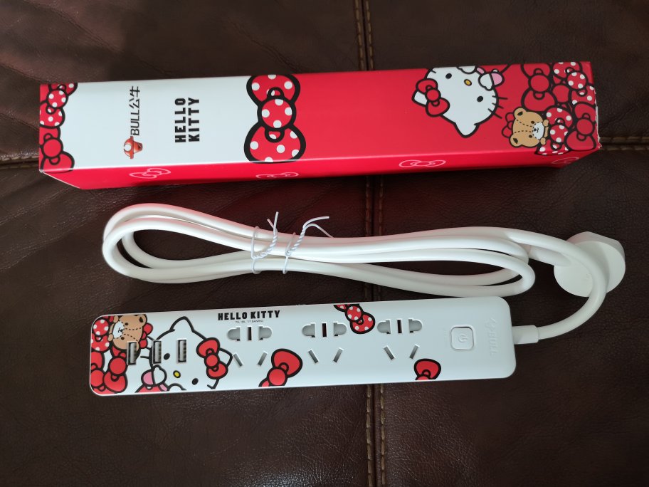 漂亮!好用!安全!放心!信得过!家里的所有排插全部是公牛的。