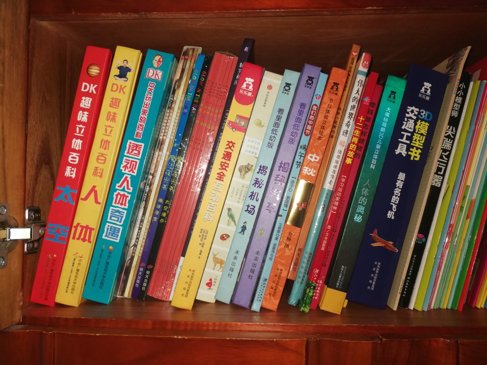 自从开始了每周一的100-50后再用券的活动,这买书就停不下来了啊~每周必下单,为自己或为身边的朋友!自己也多了很多读书的机会。感谢的活动!!!