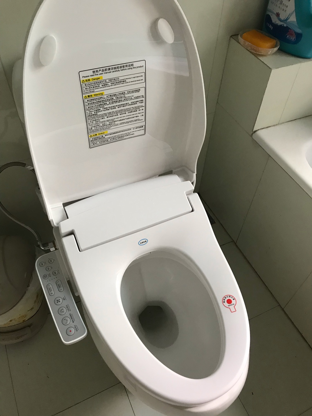 很不错的产品 有效改善了生活质量 安装也是免费的 师傅完成质量满意