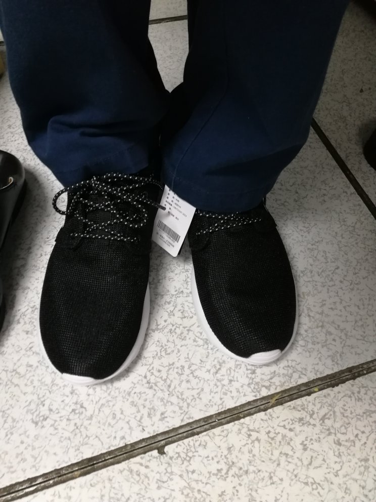 鞋挺好又便宜,一下子买两个。