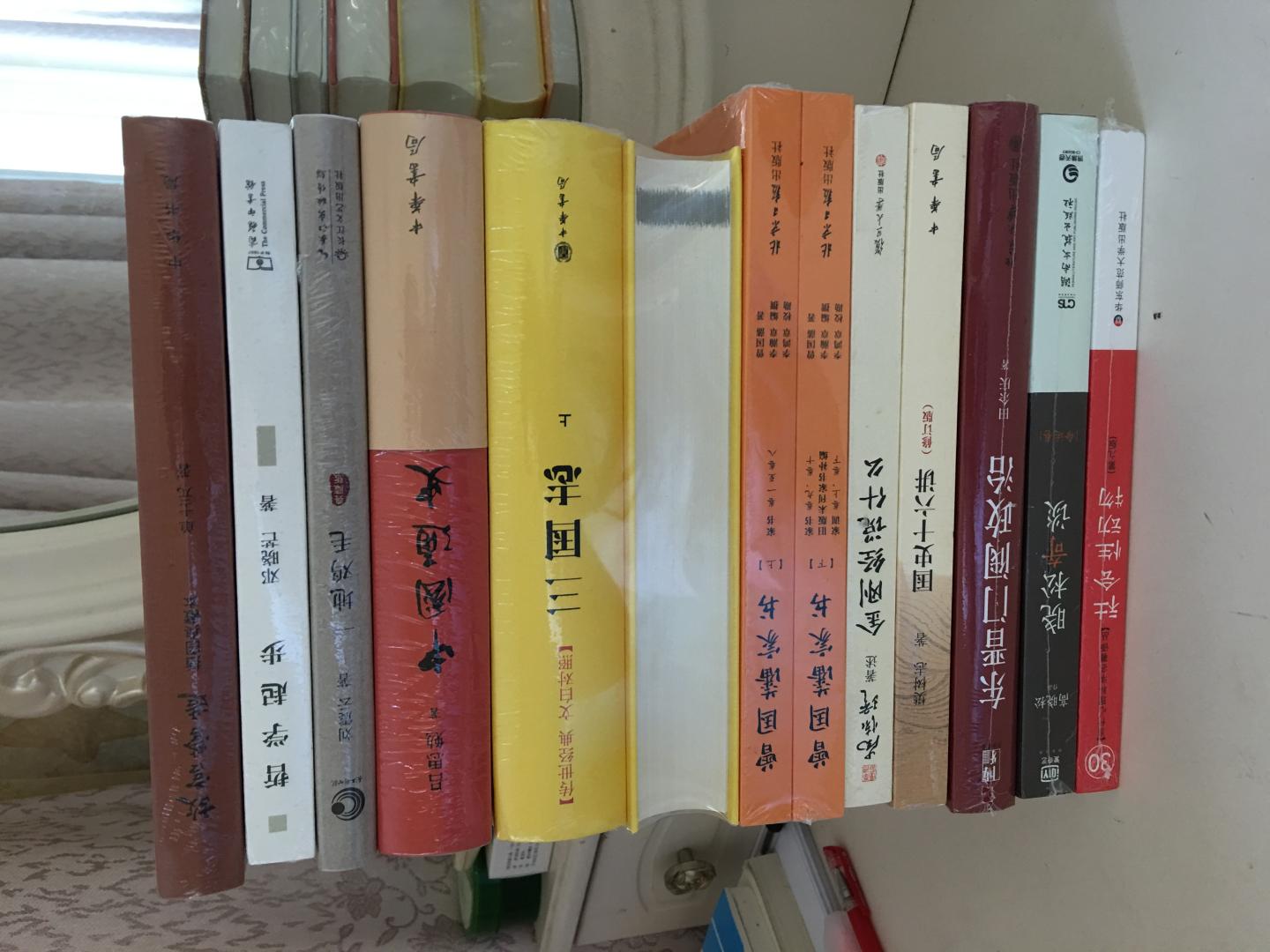 书的质量很好,的包装和物流还是挺让人放心的~这个题材的书挺感兴趣的,趁着有活动先屯起来一波,以后慢慢看,希望以后的图书活动越来越多,支持~