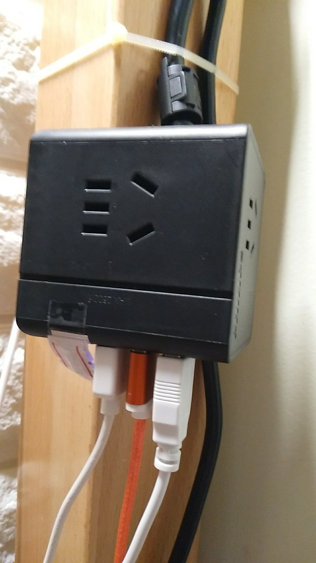 大小合适,床头用也蛮好的。